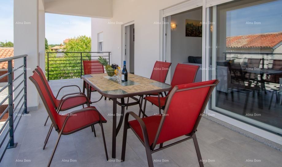 Prodaja dvoetažnega stanovanja z velikim vrtom in garažo, Ližnjan! 10