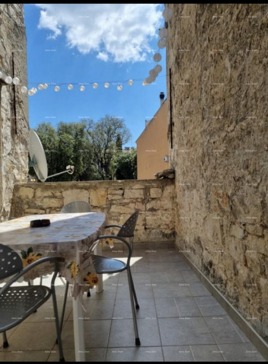 PULA STARA JEZGRA GRADA. KUĆA NA 5 MANJIH ETAŽA. 4