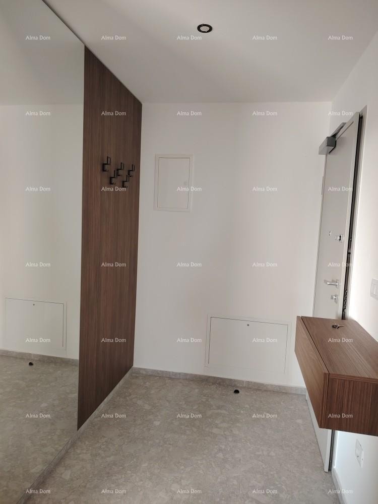 Top-notch three-bedroom apartment with a sea view, furnished 10