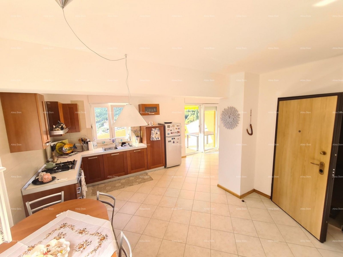 Apartment with an open view of the bay and the sea. 12