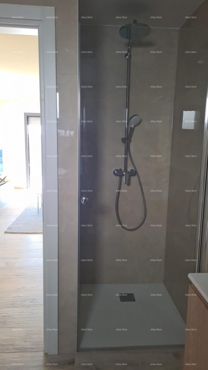 Modern apartment with parking space and storage in block F, near Umag! 11