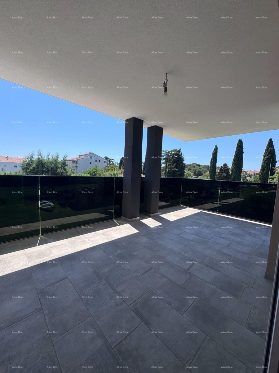 Moderno trilocale con grande terrazza e 2 posti auto 9