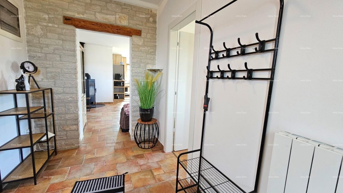 Просторный дом с бассейном в Светом Ловрече - идеальный дом для семьи 4