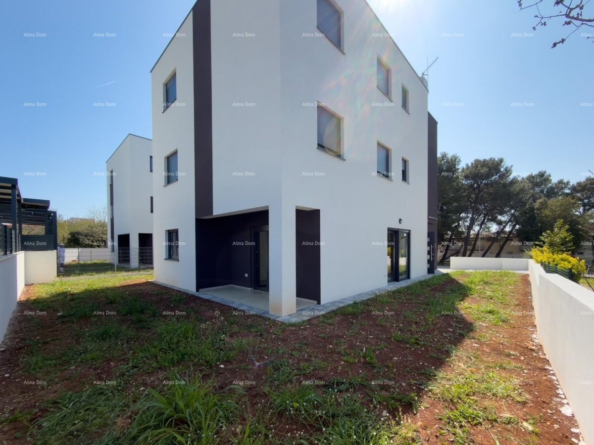 Prizemlje sa velikim vrtom! 1