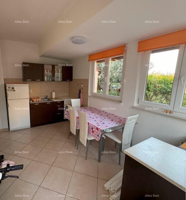 Na prodaj: Apartma v Novigradu z velikim vrtom. 3