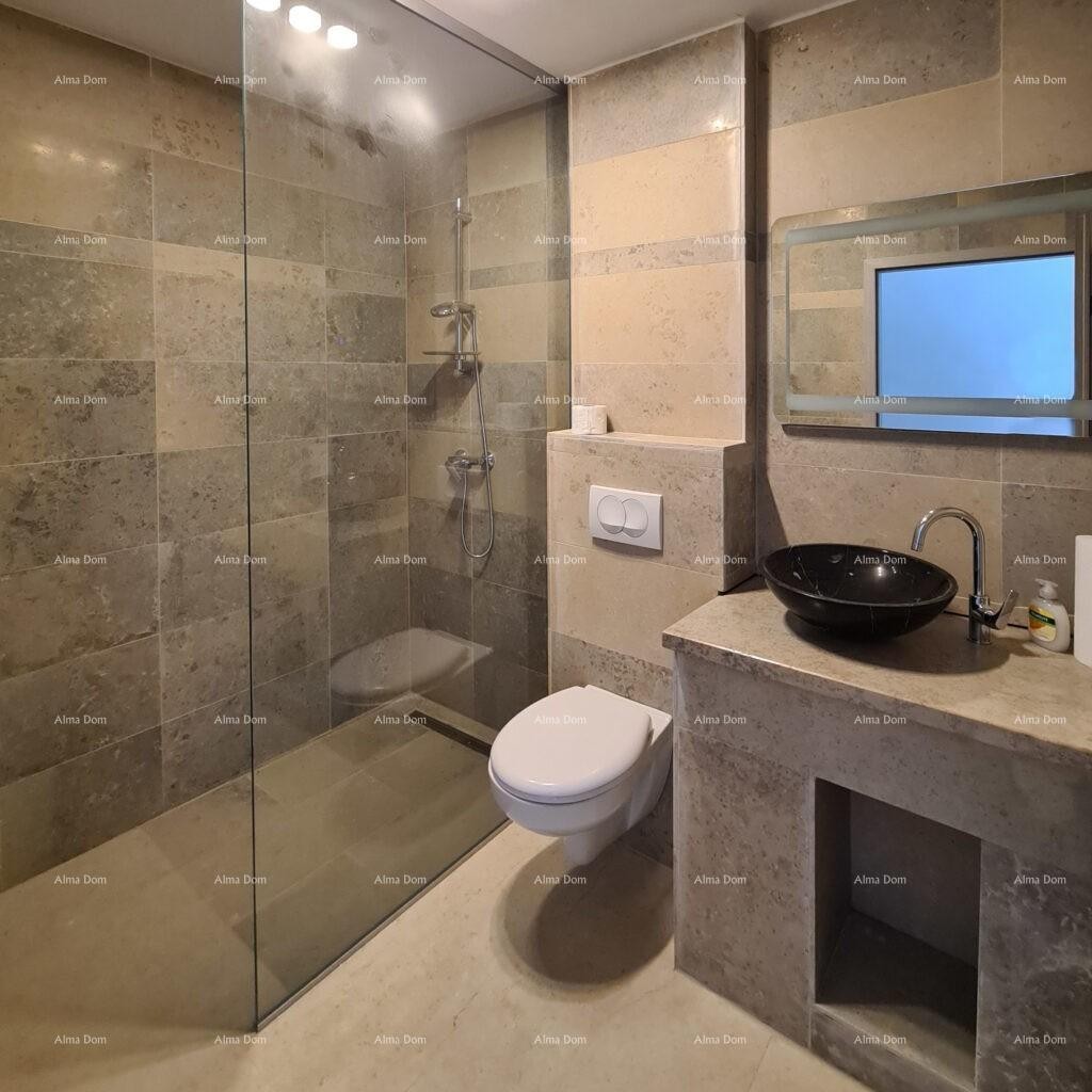 Moderna villa con piscina riscaldata e vista mare 11