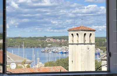 Prodaje se stan u centru Pule sa pogledom na katedralu i more.