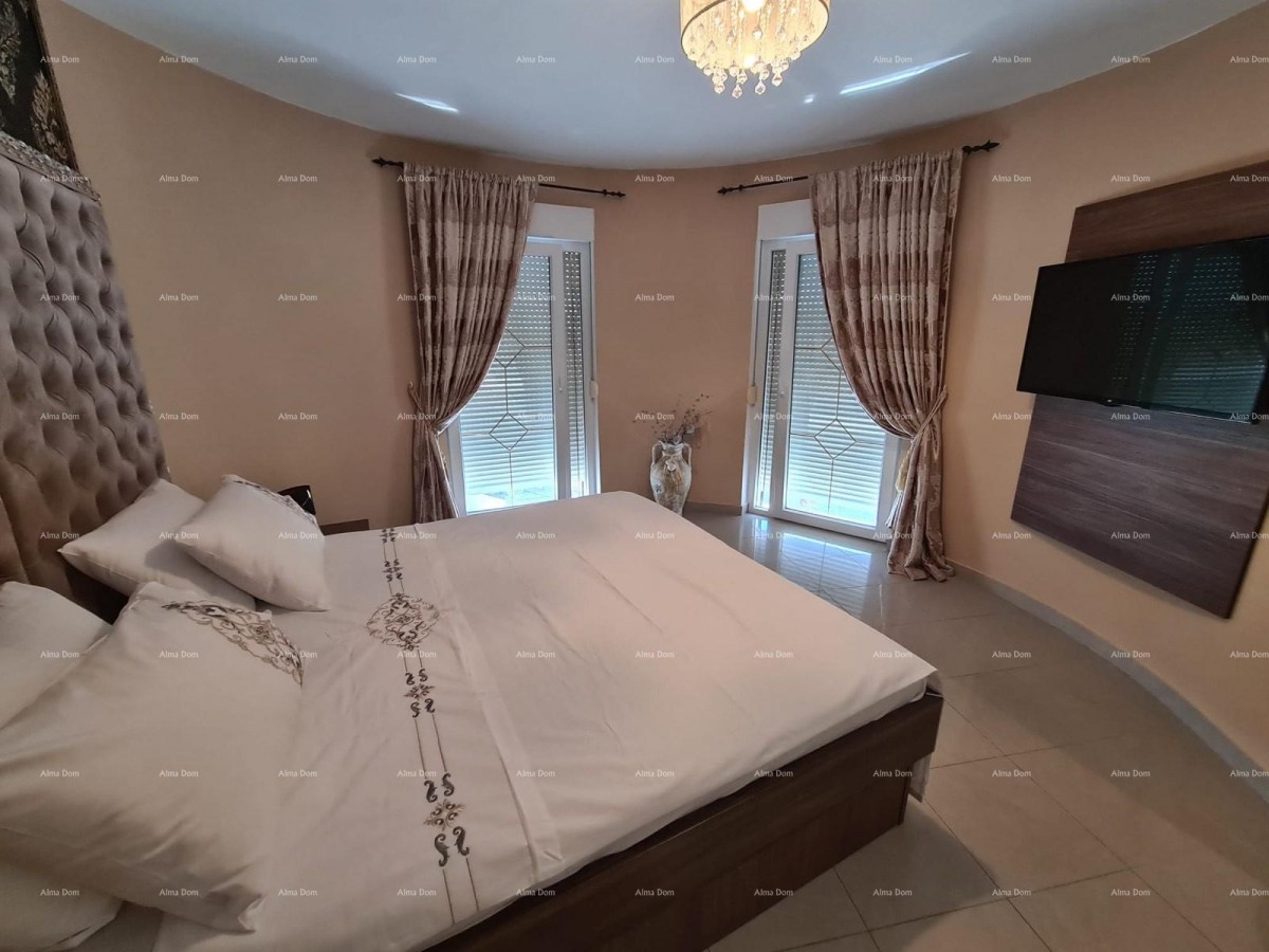 Na prodaju kuća s bazenom – Valtura 25