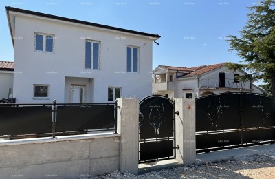 Nova  kuća sa bazenom, moderno uređena. 7 km do centra grada Poreča.