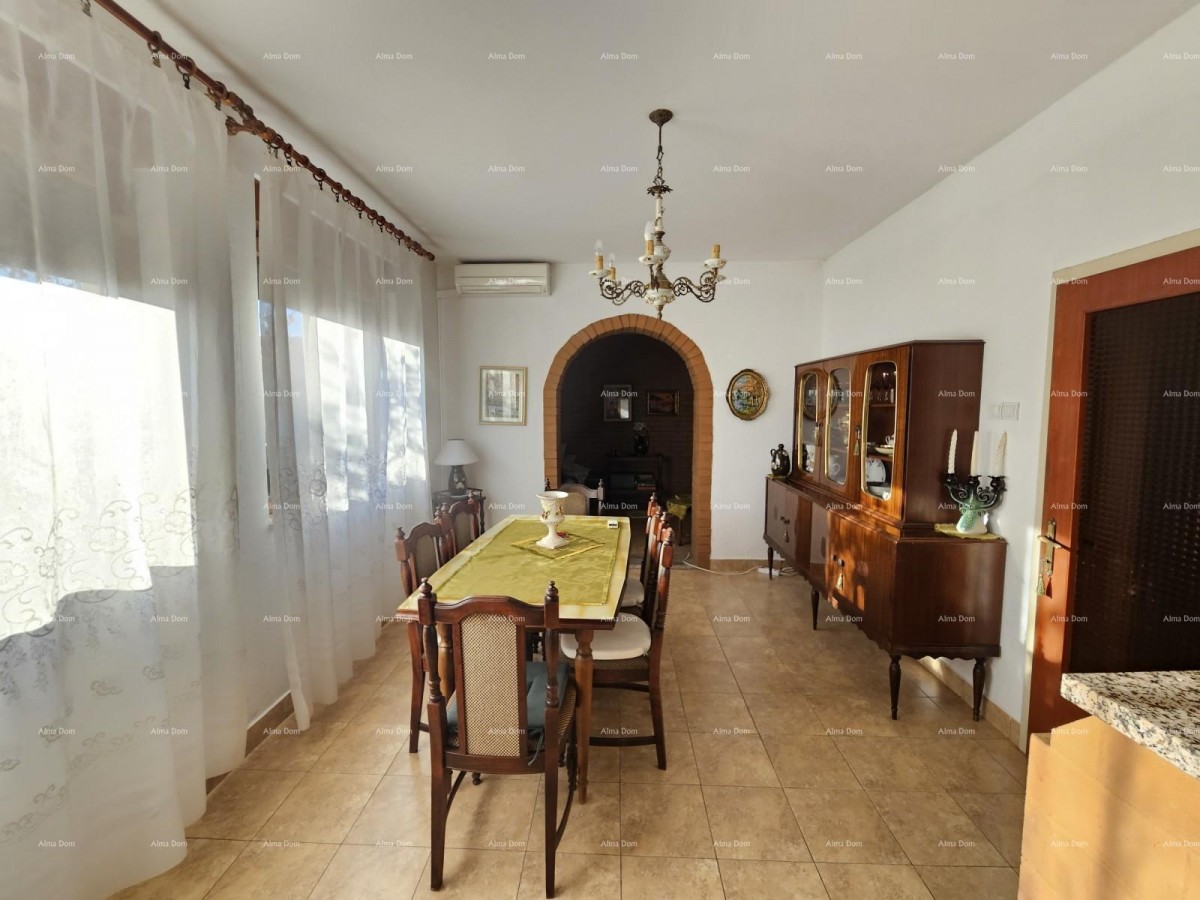 House with two residential units and great development potential – first row to the sea, Umag 8