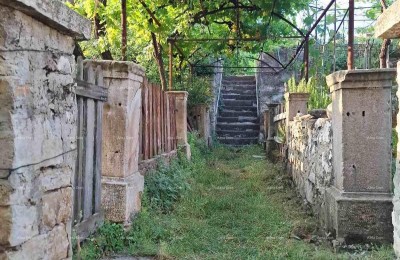 Prostran trosobni stan površine 81 m², Pula Veruda