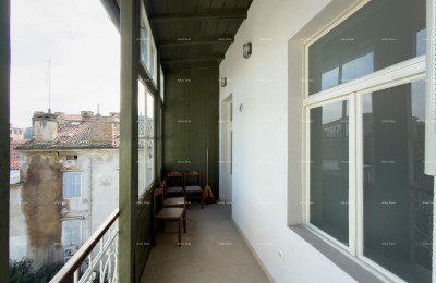 Renovirani stan u Centru Pule! Par koraka od gradske tržnice.