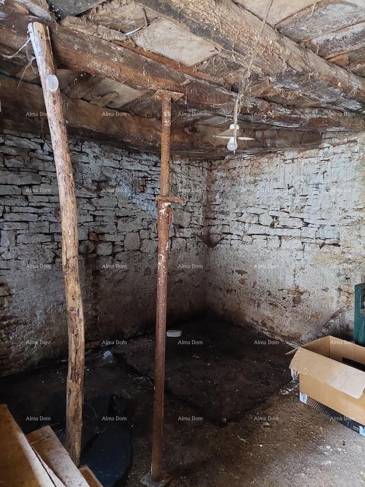 A house for renovation is for sale 12