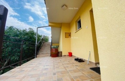 Casa spaziosa a Pola con grande cortile e numerose possibilità