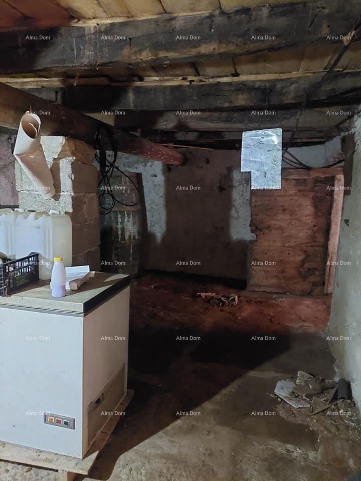 A house for renovation is for sale 13