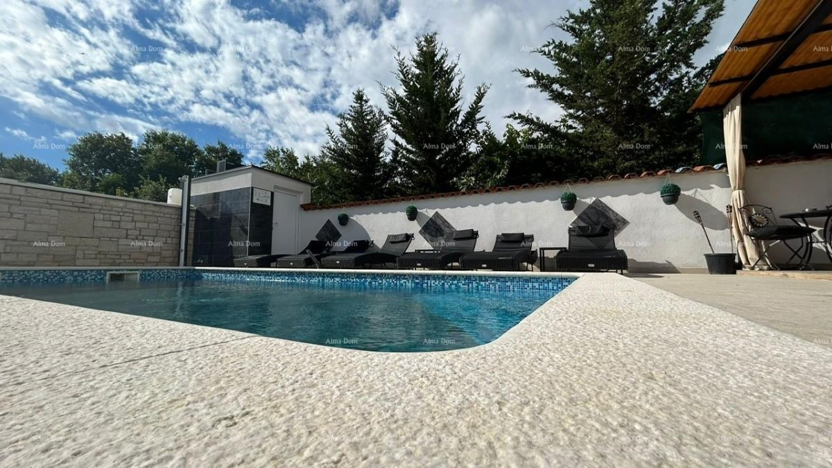 Pula Veli vrh. We are selling a house with multiple apartments and a swimming pool. 9