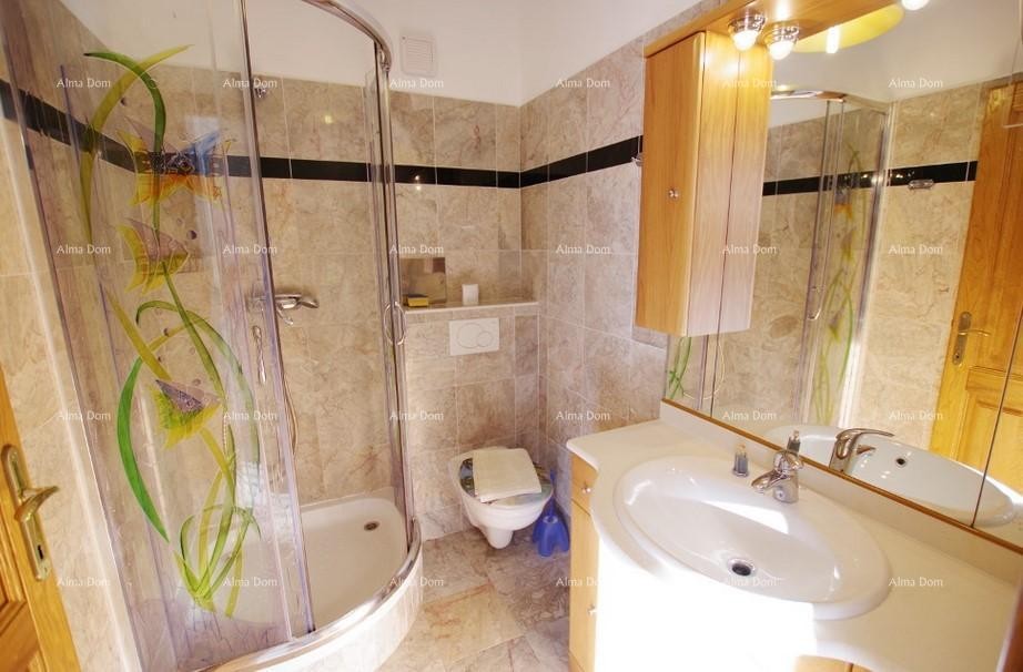 Labin, Casa con appartamenti, piscina e vista mare 11