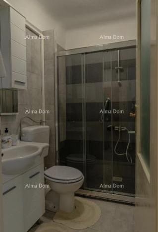 Продается двухкомнатная квартира в центре Ровиня 9