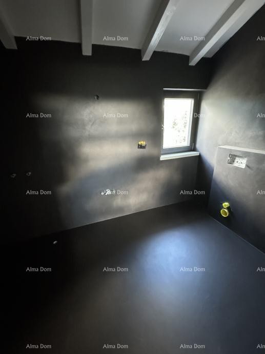 The beautiful estate for sale is surrounded by forests and vineyards, offering views of Gračišće and Učka! 11