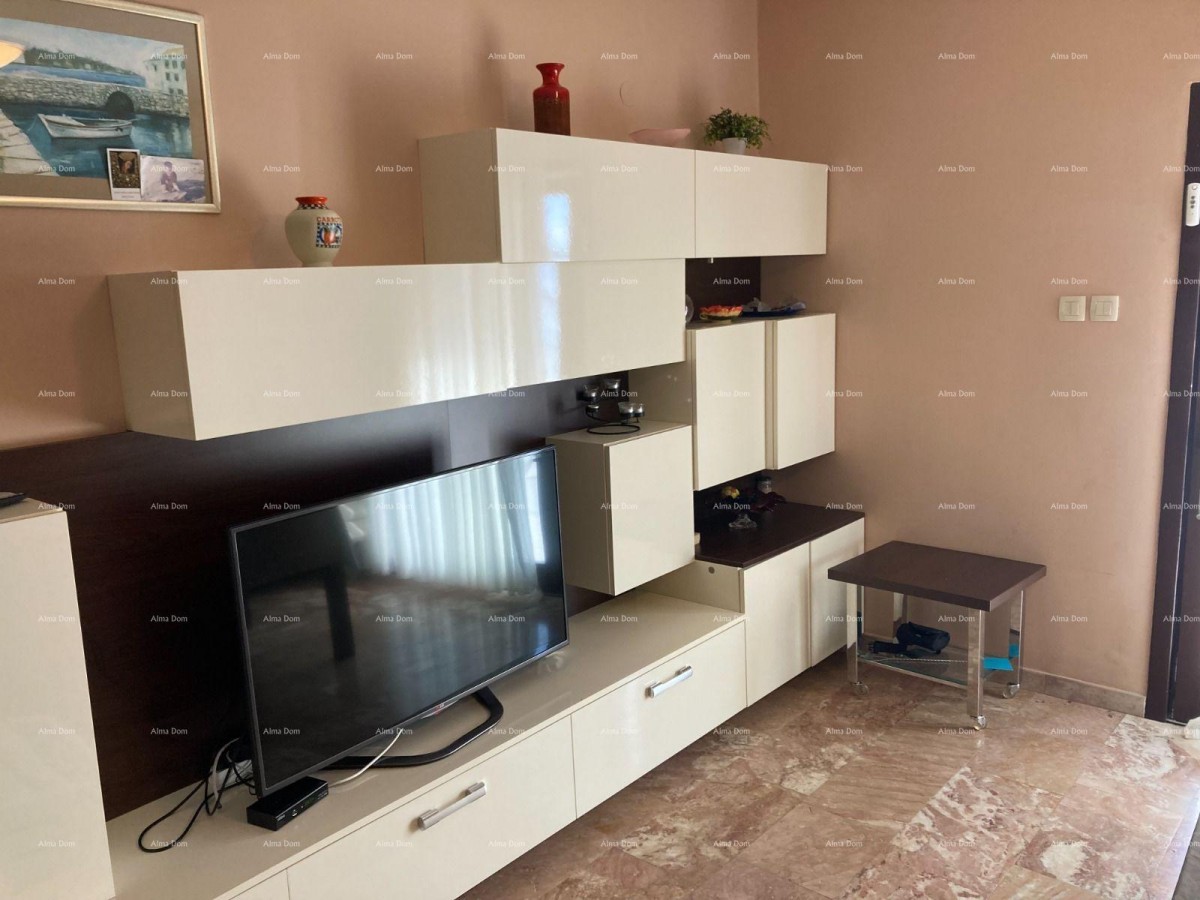 Prodaja - Prvi red do morja! Moderna, prostorna hiša s 4 ločenimi stanovanji, garažo in pomolom, Rogoznica. 23