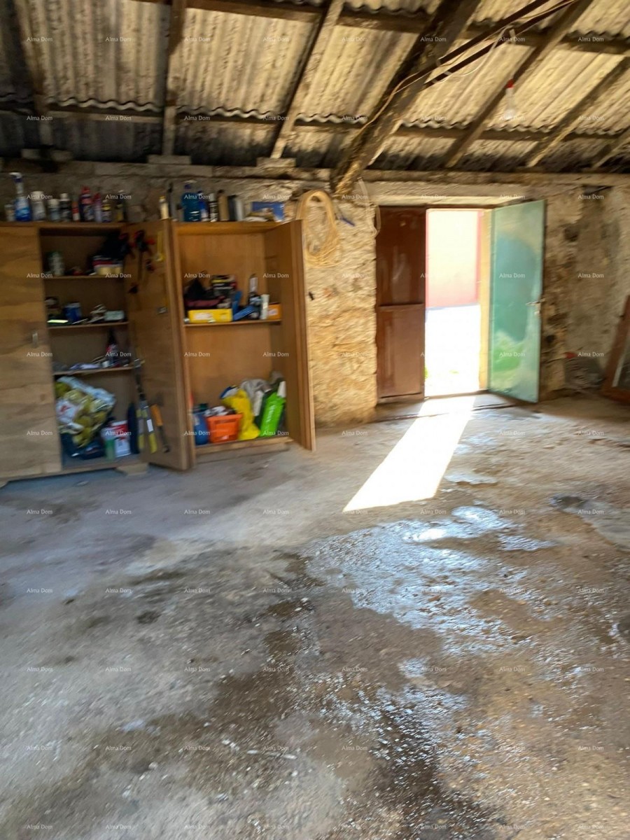 Prodaja dvojne kuće sa pomoćnim objektom (manja kuća) i zemljištem, Pula! 13