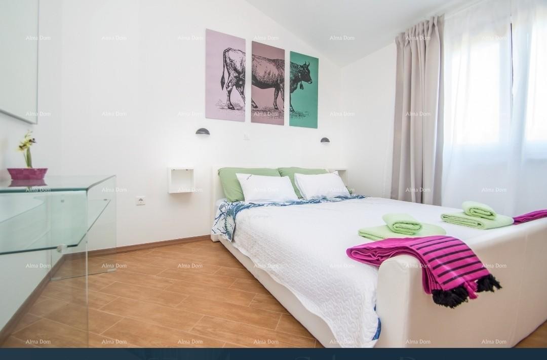 A beautiful house with a pool, surrounded by greenery! 8