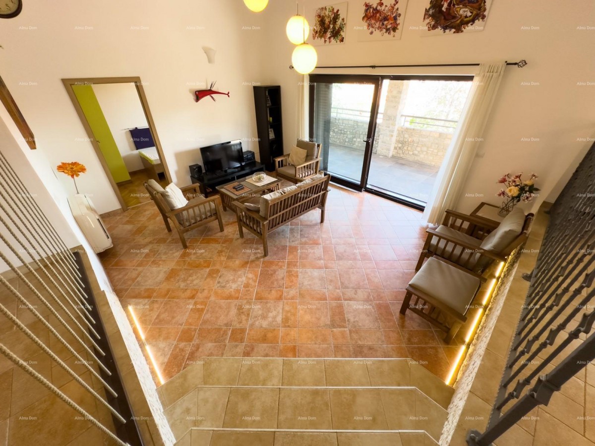 Bellissima casa con piscina a Pola, ideale per famiglie o investimento. 16