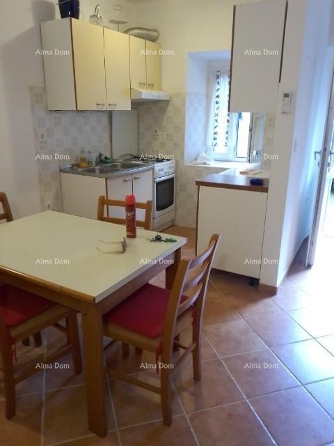 Prodaja hiše z dvoriščem in velikim zemljiščem, Barban 2