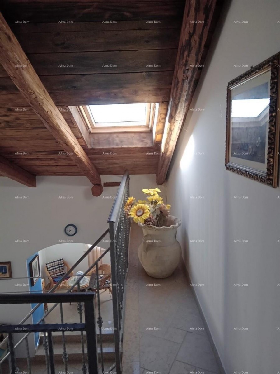 Proximity to the city of Umag. Duplex house for sale, 123.65 m² right on the seafront, 10 meters from the sea. 13