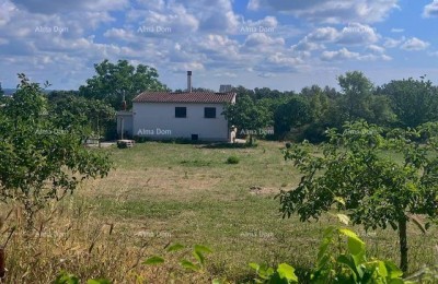 Construction land with a house for sale, Štinjan