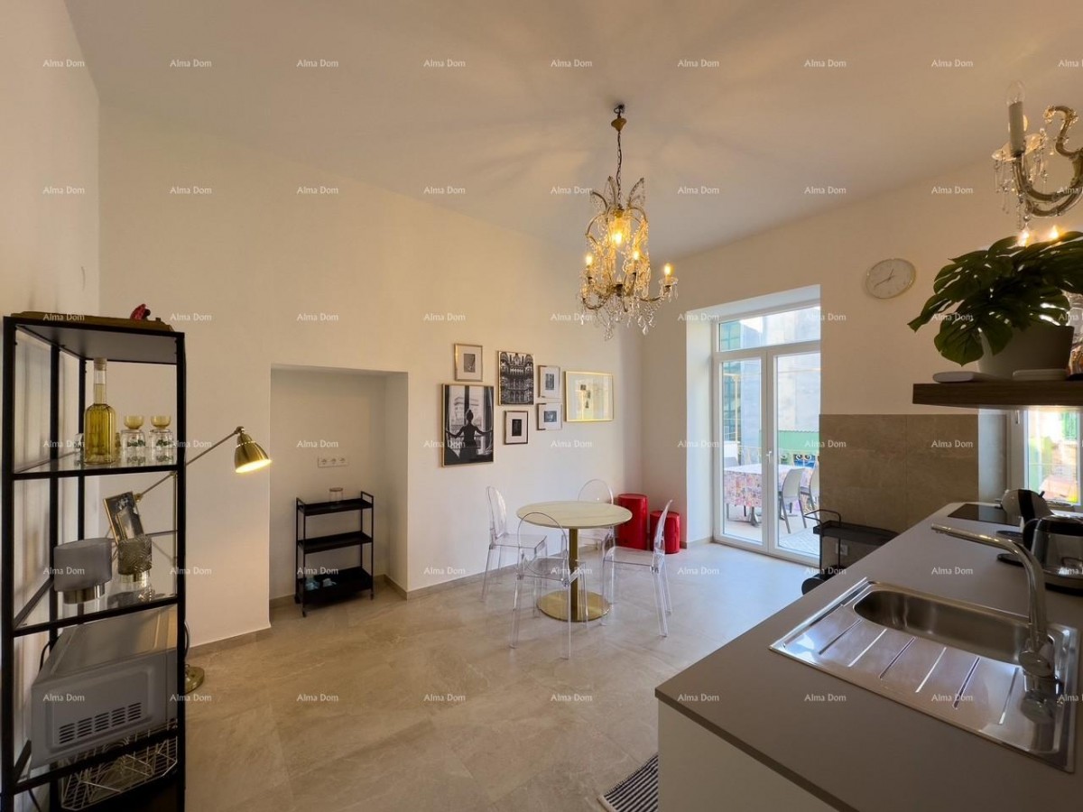 Prodajemo renoviran stan u centru Pule! 36