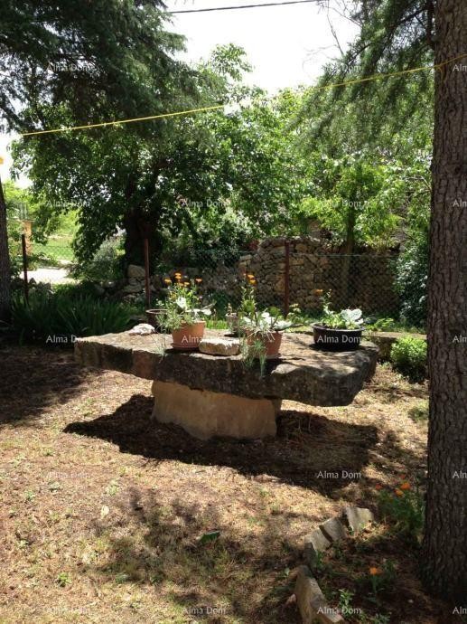For sale: house with a large yard, 5 km from Poreč. 4
