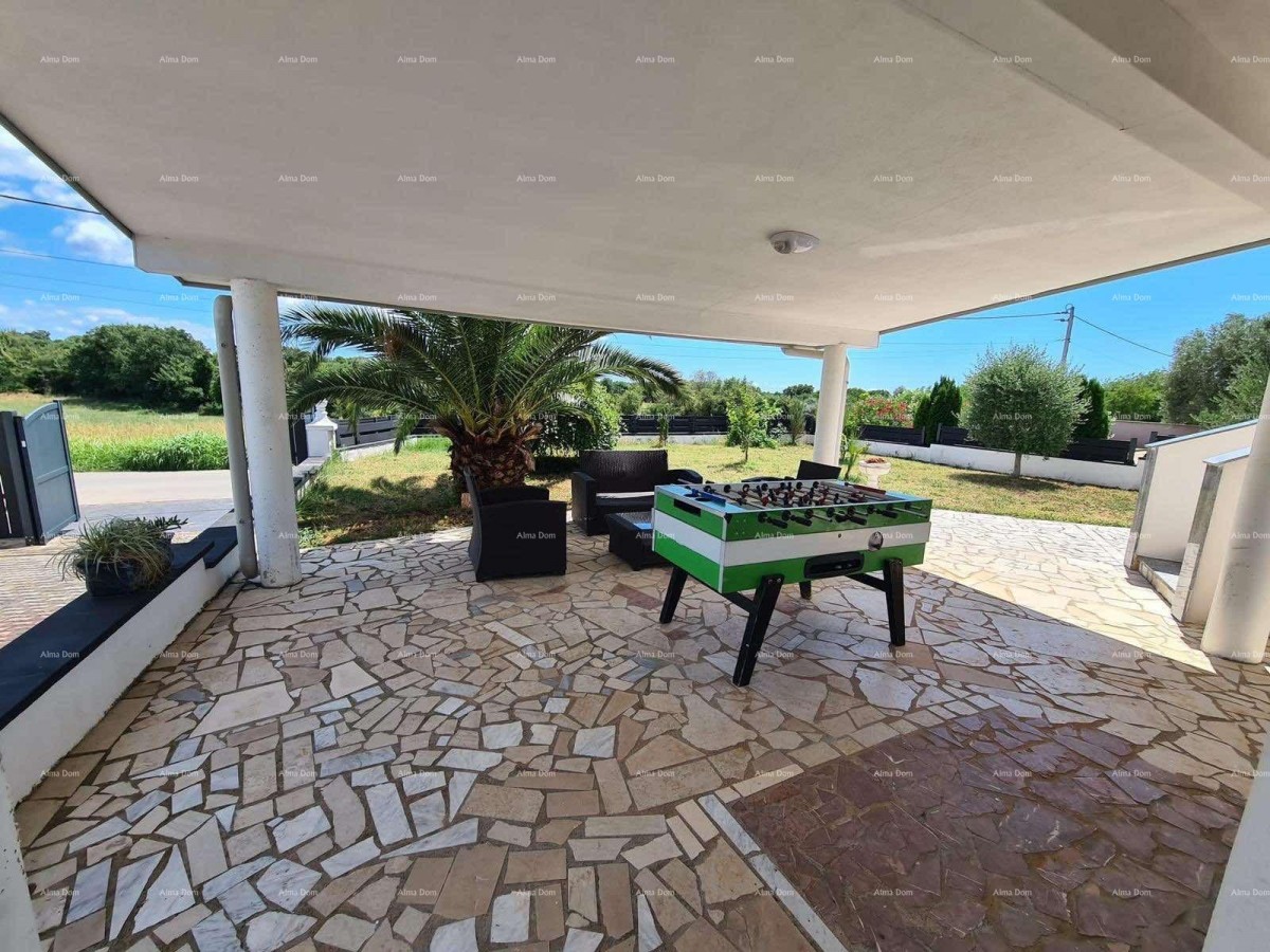 Na prodaju kuća s bazenom – Valtura 5