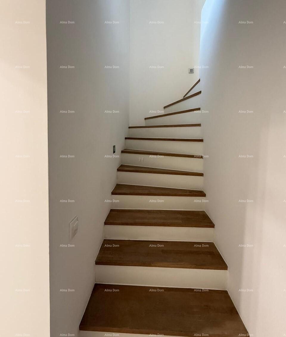 ПОРЕЧ, Реновированный каменный дом с видом на море 10