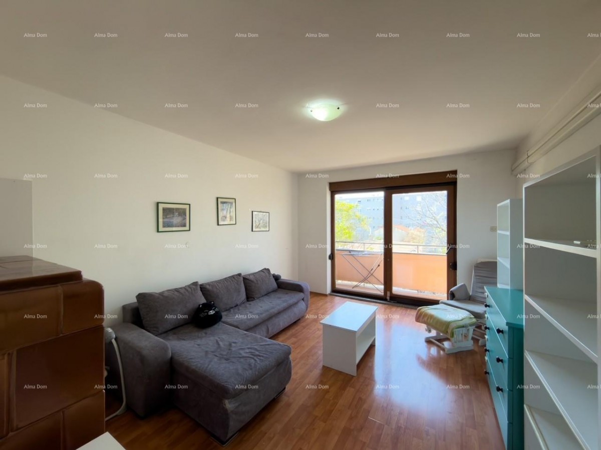 Vendiamo un appartamento in ottima posizione a Pola! 16