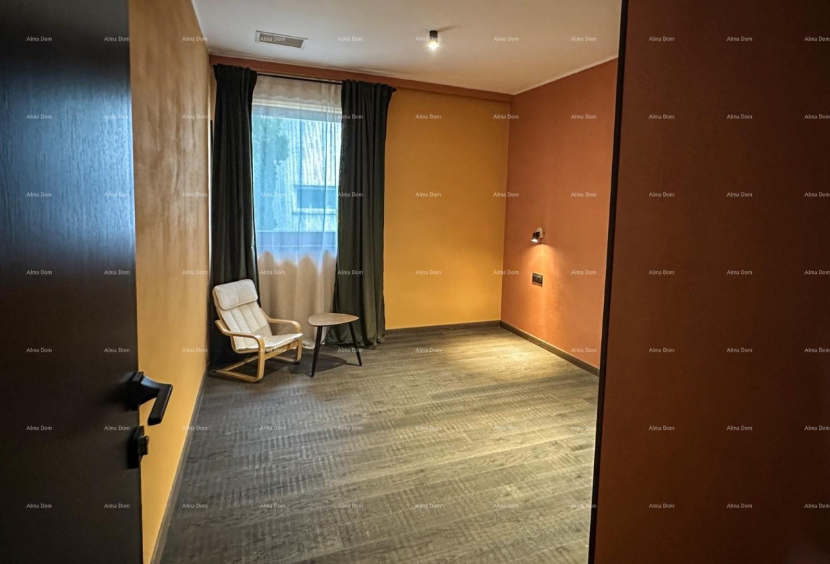 Rovinj. Stanovanje v prvem nadstropju hiše 19