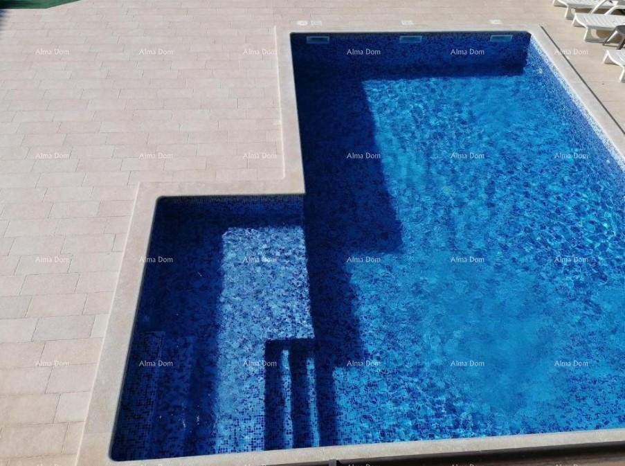A beautiful villa with a pool in Banjole is for sale 18