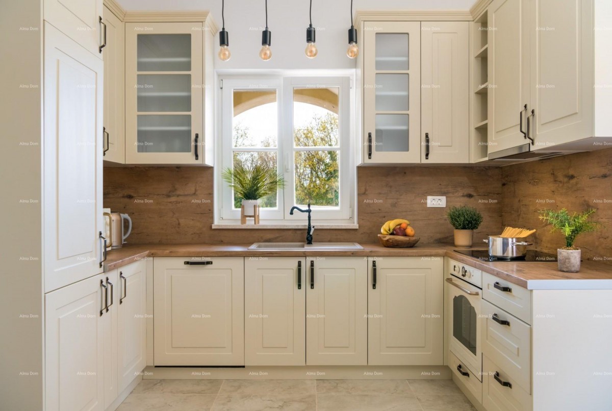 Sale - Luxury Villa with Pool and Jacuzzi on a Spacious Property, Marčana! 8