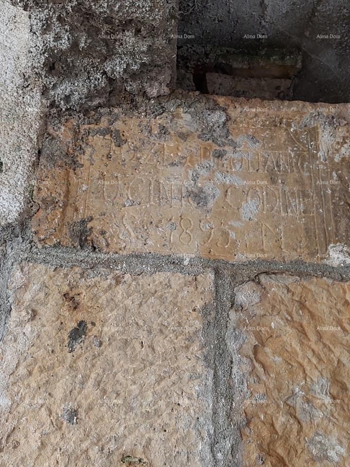 A house for renovation is for sale 3