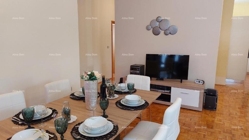 Дом с прекрасным видом на горы, террасой, садом, барбекю и частной парковкой. 5