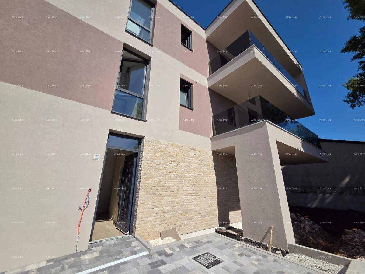 Dvosoban stan z velikim vrtom 100 metrov do obale. 28