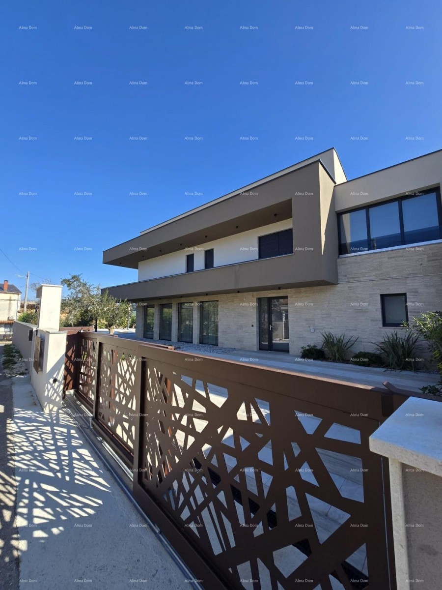 Moderna vila z bazenom in savno, Marčana! 36