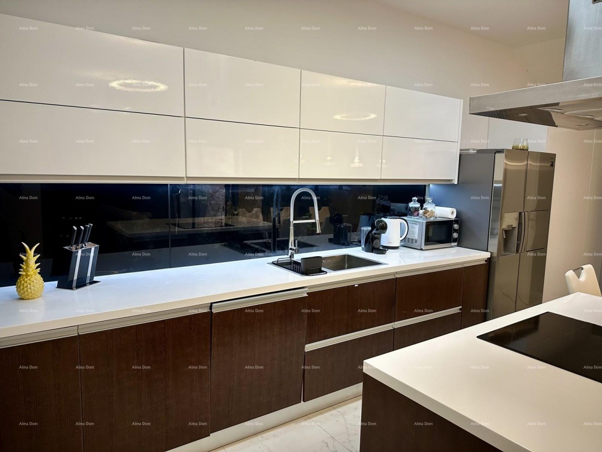 Прекрасный дом с тремя зарегистрированными апартаментами в старой части города Пореч! 5