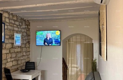 Продажа - отремонтированная квартира в старом центре города, Ровинь!