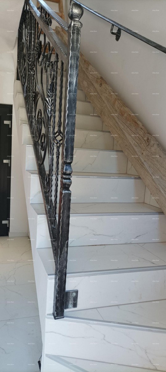 Новый многоквартирный дом недалеко от Ровиня 11