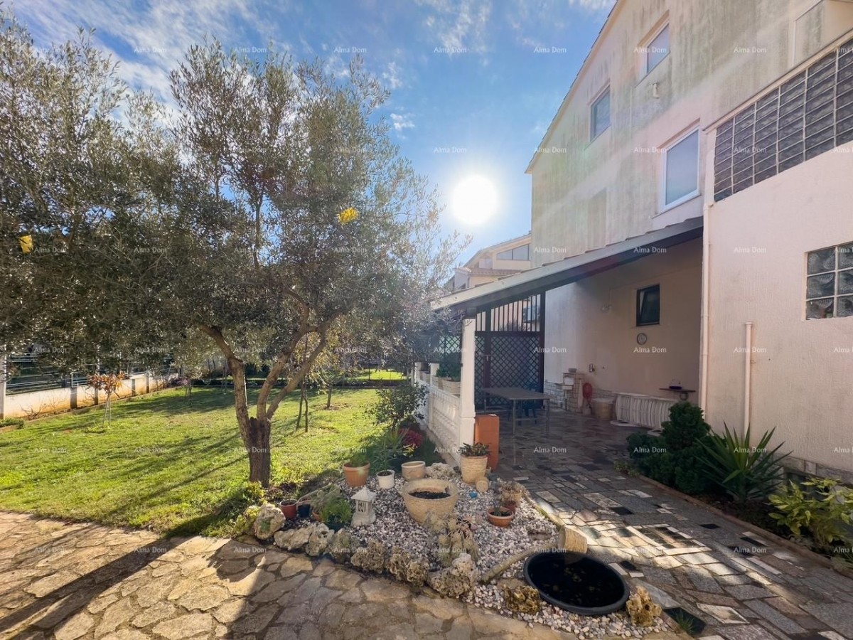 Velika hiša s 4 stanovi - Peščena uvala! 20