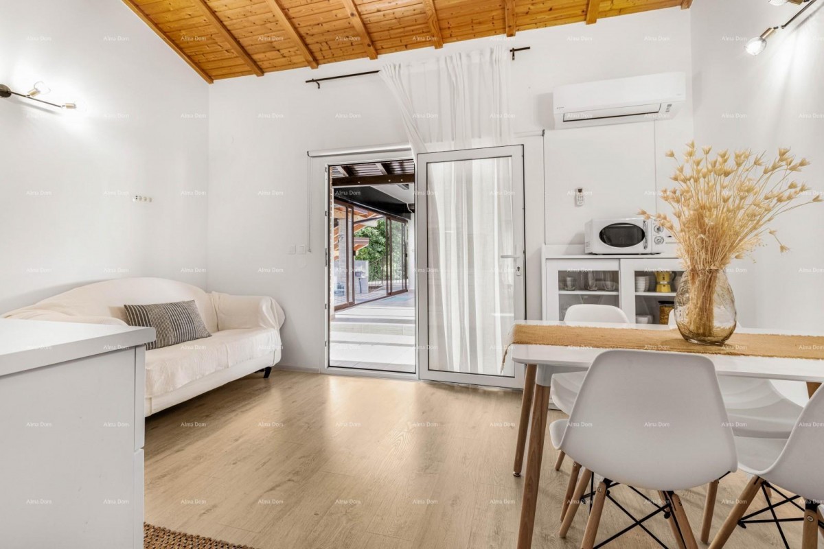 Vendita di due case collegate a Pomer 27