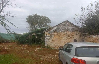 Istria, Žminj. A building plot with a marked antiquity is for sale.