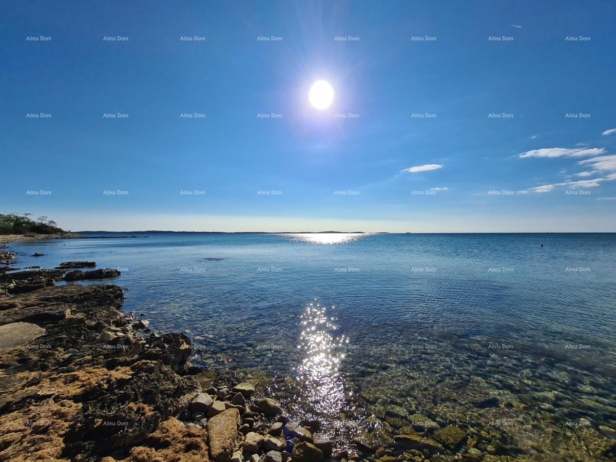 PEROJ, na samoj obali. Parcela prvi red do mora! 1