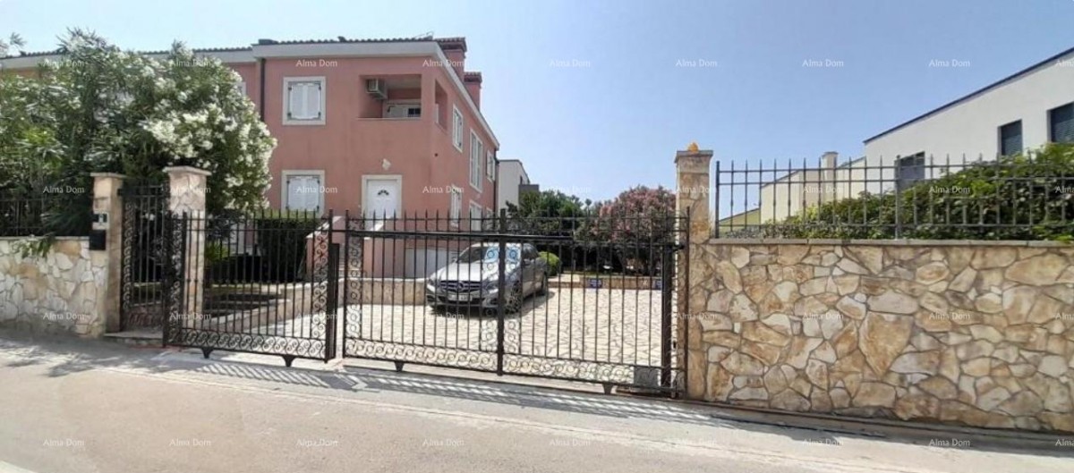 Eccellente opportunità! IMMOBILE CON PERMESSO DI UTILIZZO. Vendita esclusiva di un appartamento in posizione privilegiata con giardino e posto auto. Vista mare! Pošesi, Medulin!! 2